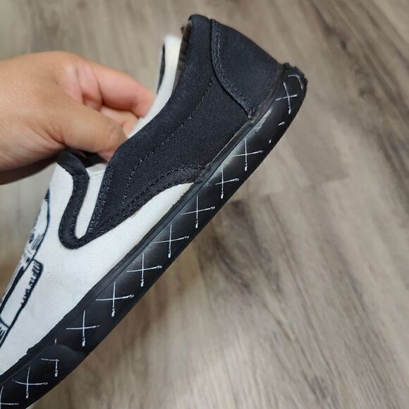 Inkkas Limited Edition R2D2 Star Wars Graphic Slip On Shoes - Picture 5 of 15